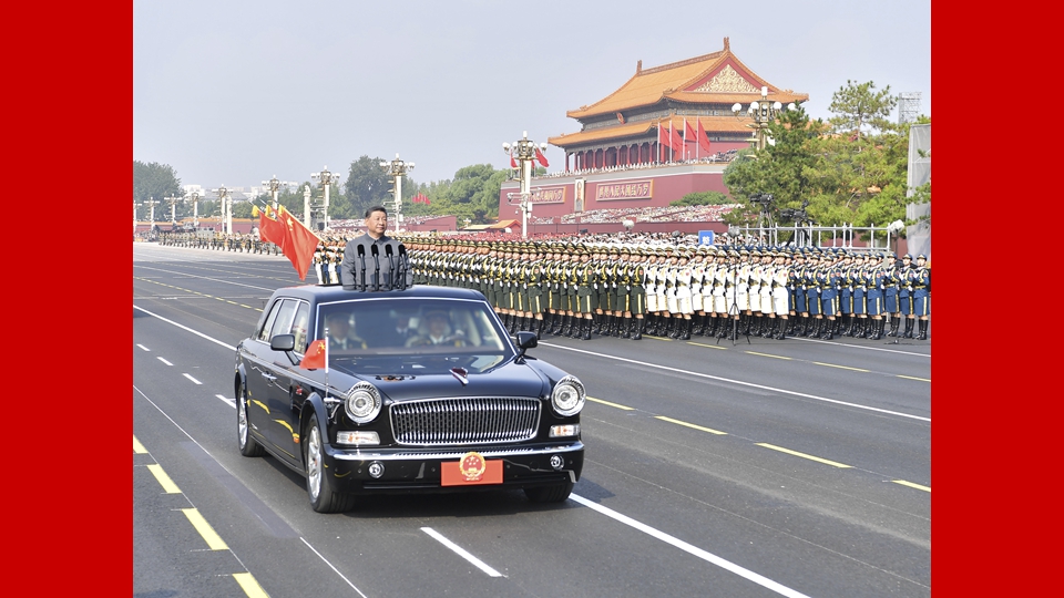 習近平檢閱受閱部隊