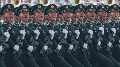 号手的十年之约——走进火箭军方队