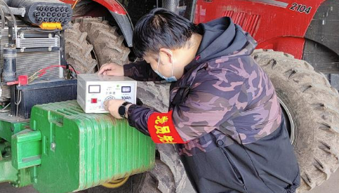 希望的田野上,有他們奔忙的身影