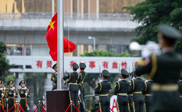 解放军驻澳门部队举行第十九次军营开放活动