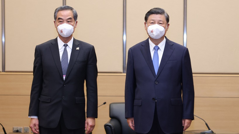 習近平會見全國政協副主席梁振英