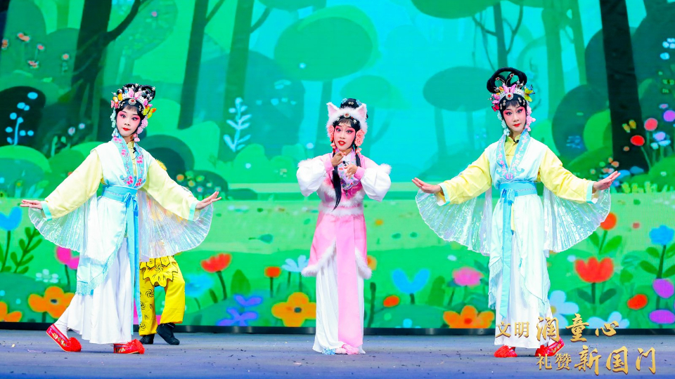 “文明潤童心 禮贊新國門”文明校園風(fēng)采展示活動成功舉辦