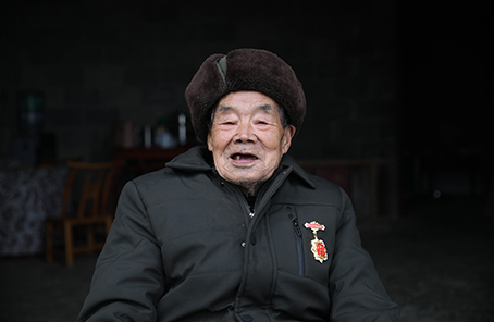 “死守陣地，決不能后退一寸”——記抗美援朝老兵黃忠茂