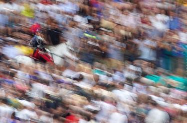 意大利:被降雨“打擾”的錫耶納賽馬節