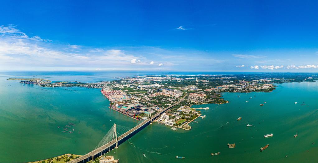 新華全媒+|全景航拍看洋浦