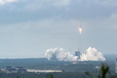 新華全媒+丨天舟五號(hào)貨運(yùn)飛船發(fā)射任務(wù)取得圓滿成功