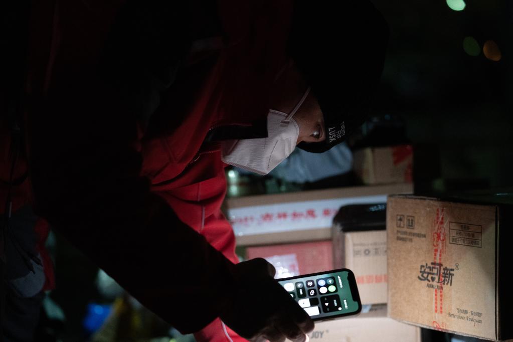 新華全媒+丨京外支援、夜間派送,疏通北京快遞堵點