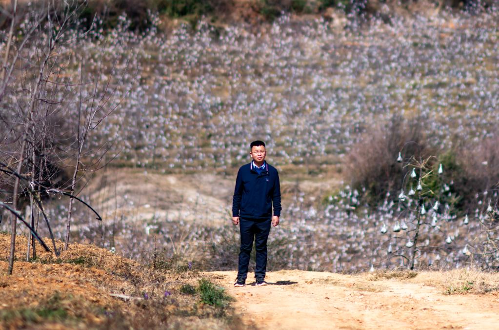 新華全媒+丨代表履職故事——袁海波:來自農(nóng)民工 為了農(nóng)民工