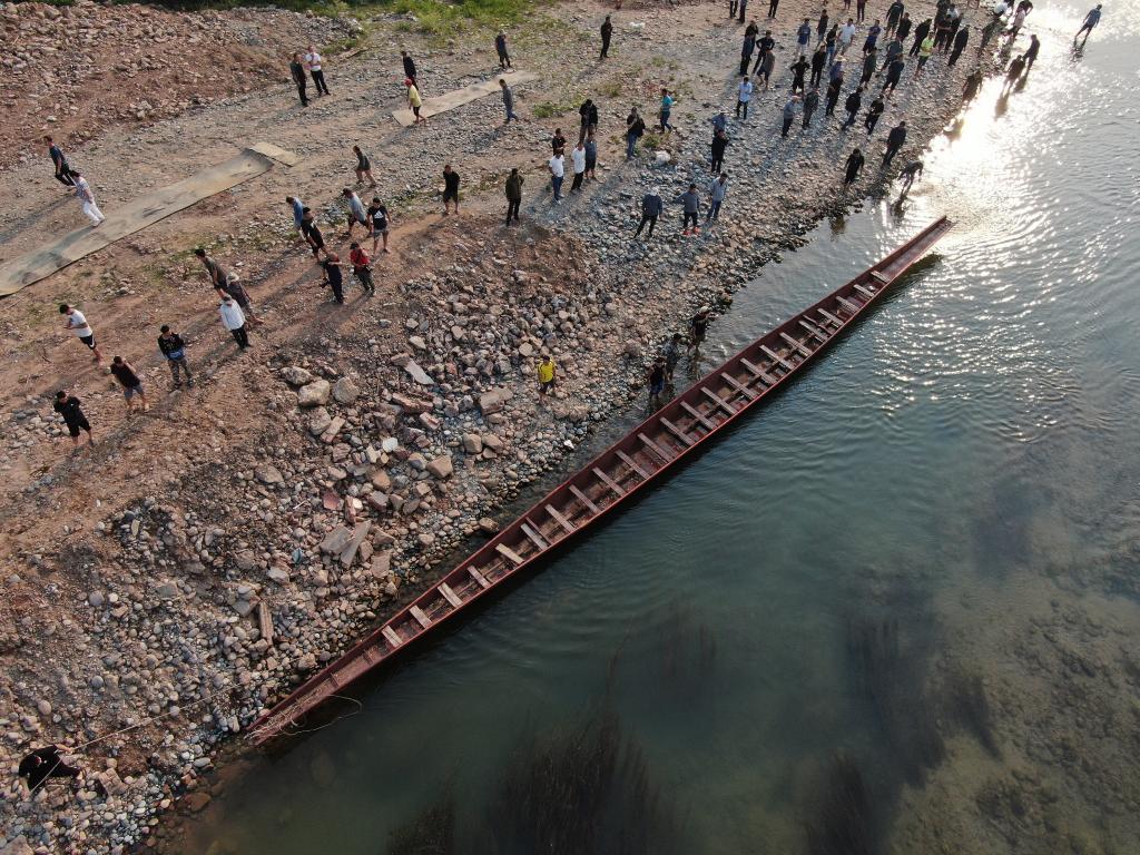 西雙版納:備戰(zhàn)龍舟賽 迎接潑水節(jié)
