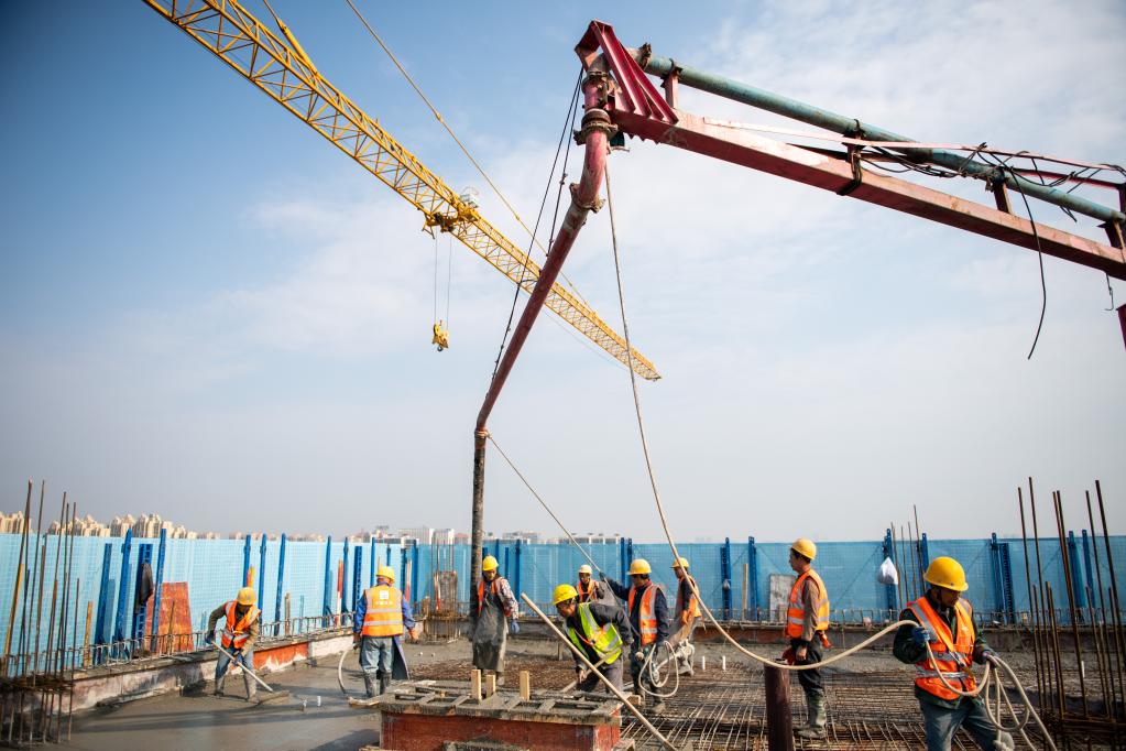 湖南長(zhǎng)沙:岳麓山實(shí)驗(yàn)室農(nóng)大片區(qū)項(xiàng)目封頂