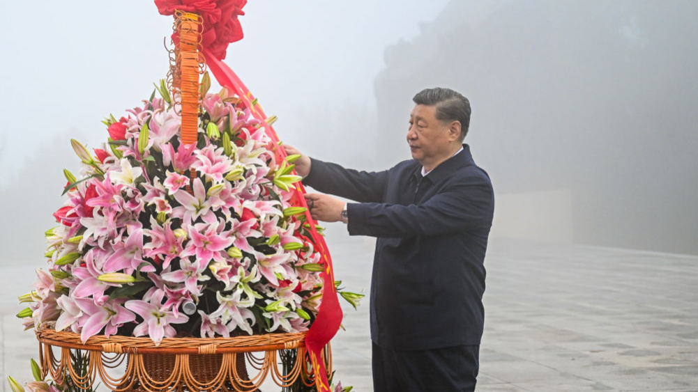 鏡觀·領(lǐng)航丨深情致敬英雄 擎舉民族精神