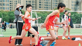 這里的孩子，把運(yùn)動(dòng)會(huì)上進(jìn)了“體育課”