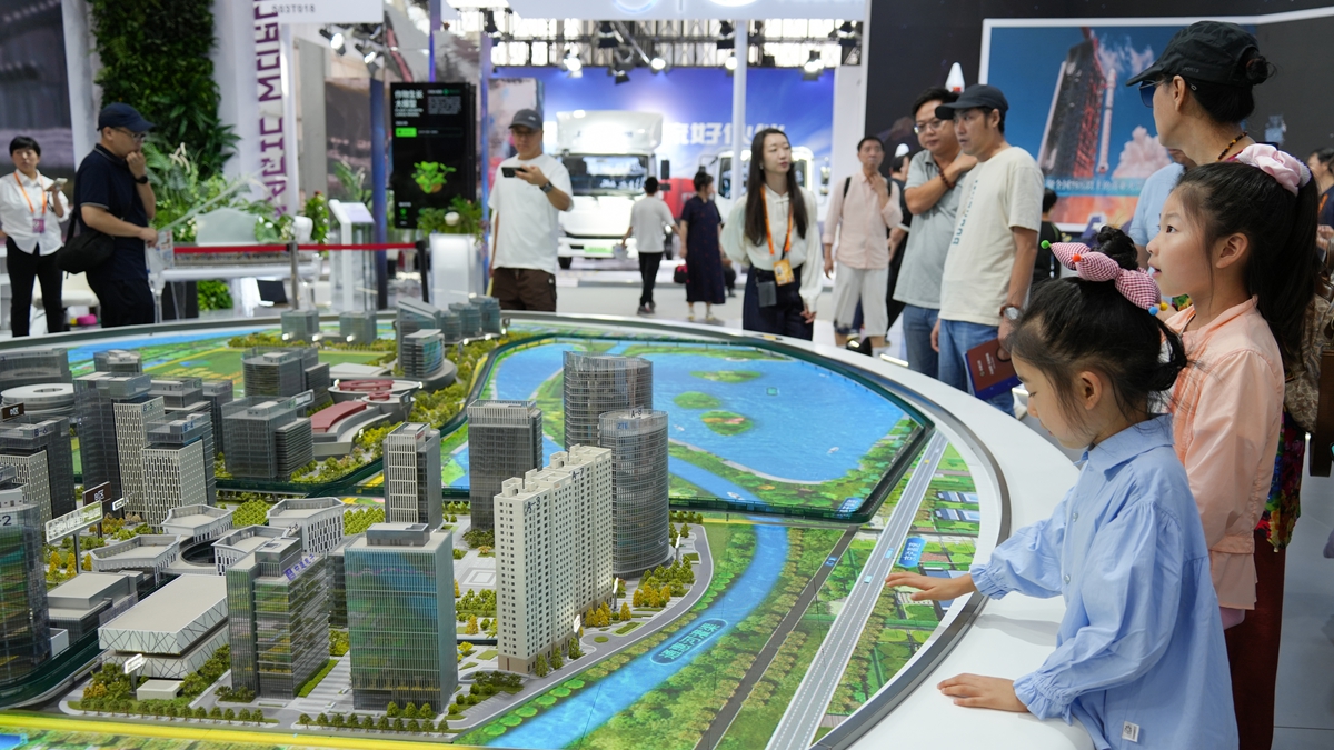 新華全媒＋丨2025年服貿會迎來公眾開放日