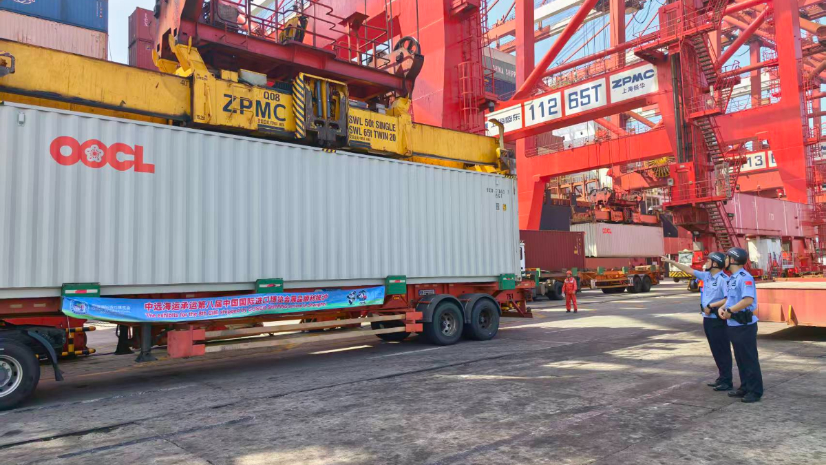首批来自钱凯港的进博会展品顺利抵达上海